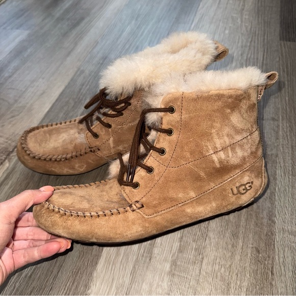 UGG Tan Winter Boots with Fur Lining - Picture 3 of 6